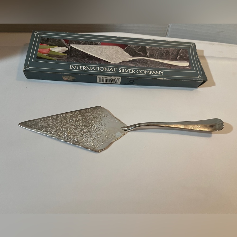 🐠 International Silver Company. Silver Plated Cake/Pie Server. 11 3/4. NWT.